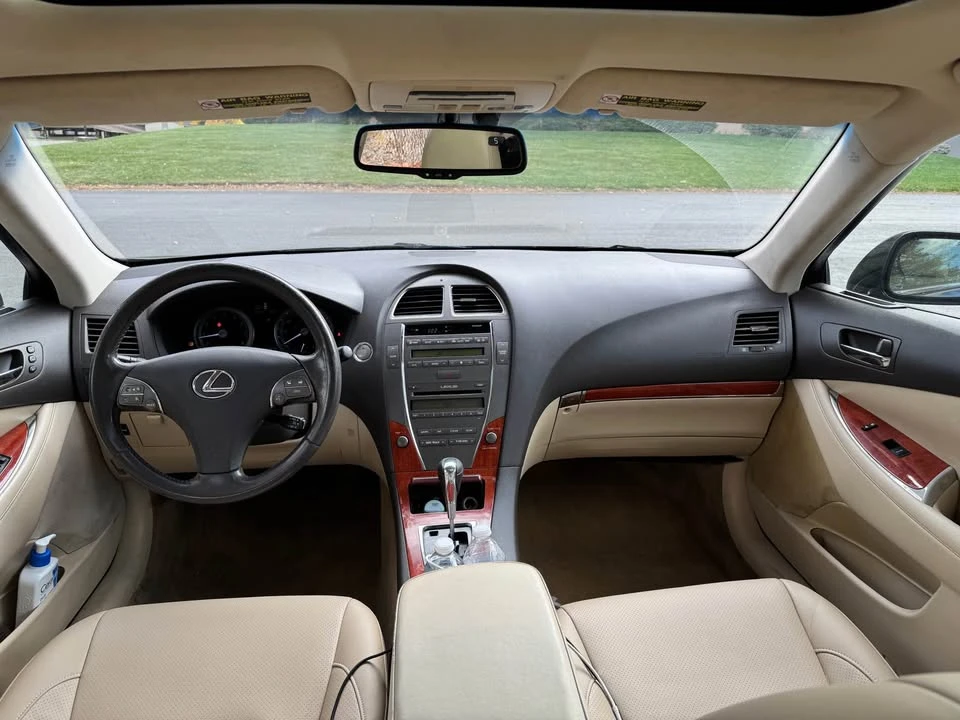 2010 Lexus ES 4th Gen - Image 8 of 11