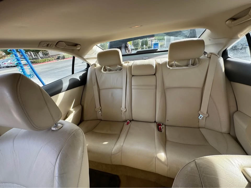 2010 Lexus ES 5th Gen - Image 8 of 9