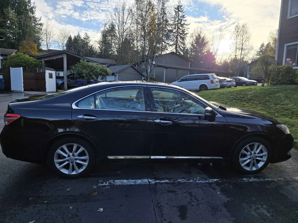 2010 Lexus ES 5th Gen - Image 2 of 7