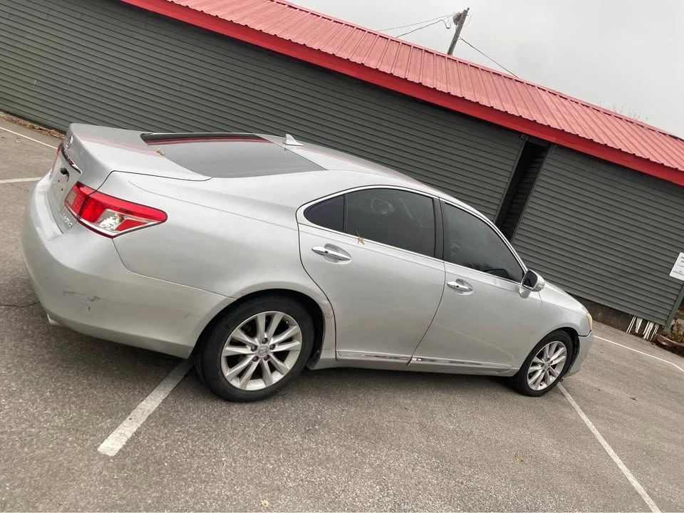 2010 Lexus ES 5th Gen - Image 2 of 7