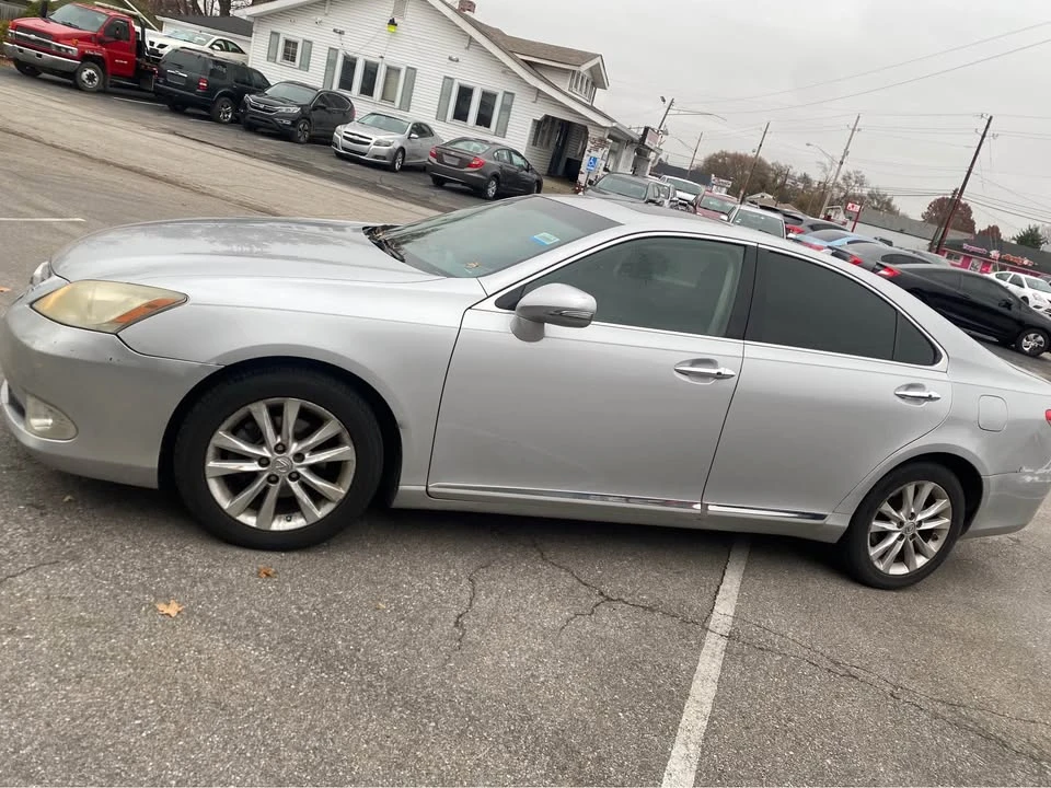 2010 Lexus ES 5th Gen - Image 3 of 7