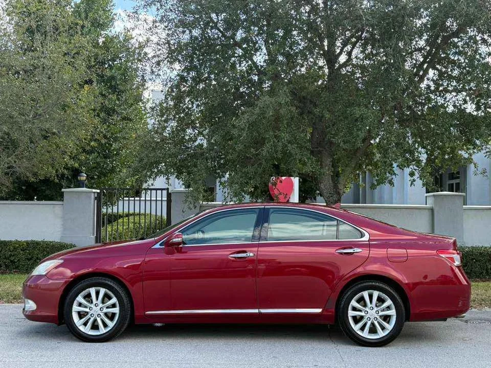 2010 Lexus ES 5th Gen - Image 5 of 16