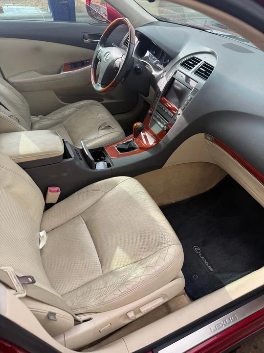 2010 Lexus ES 5th Gen - Image 5 of 8