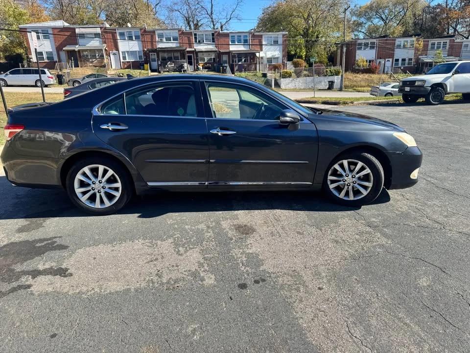2010 Lexus ES 4th Gen - Image 2 of 4