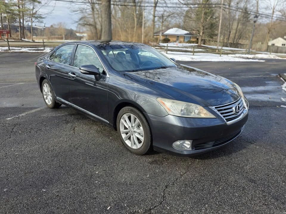 2010 Lexus ES 5th Gen - Image 2 of 8