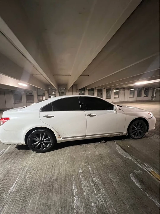 2010 Lexus ES 4th Gen - Image 2 of 8