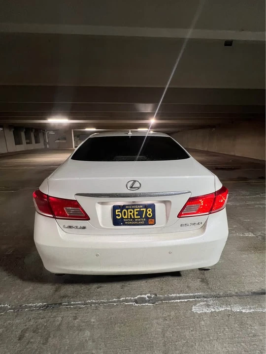2010 Lexus ES 4th Gen - Image 4 of 8
