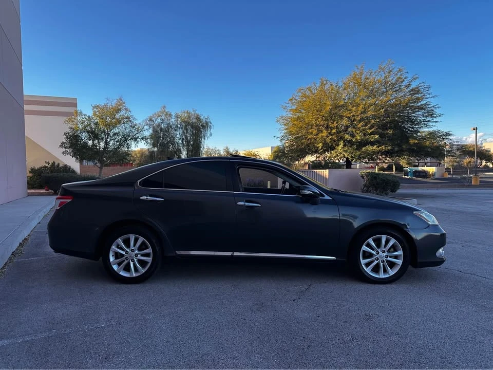 2010 Lexus ES 5th Gen - Image 3 of 12