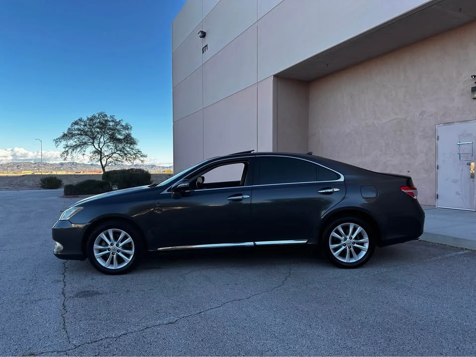 2010 Lexus ES 5th Gen - Image 12 of 12
