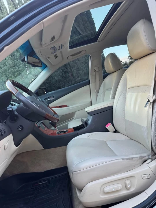 2010 Lexus ES 4th Gen - Image 5 of 6