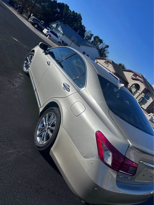 2010 Lexus ES 4th Gen - Image 2 of 5