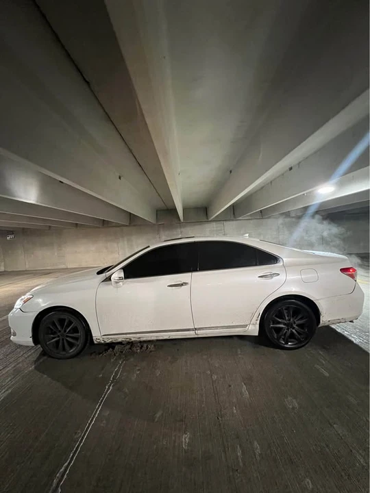2010 Lexus ES 4th Gen - Image 3 of 8