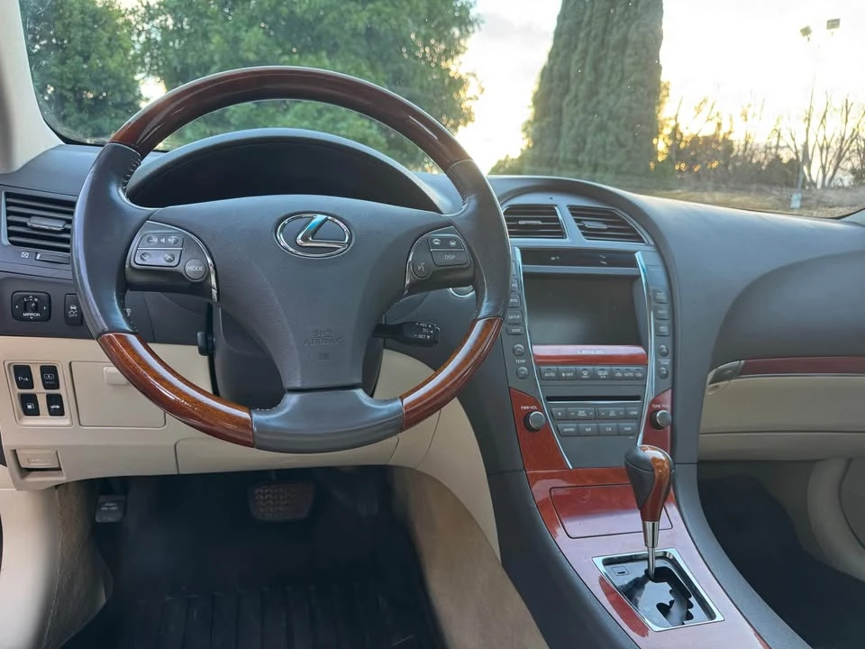 2010 Lexus ES 4th Gen - Image 4 of 6