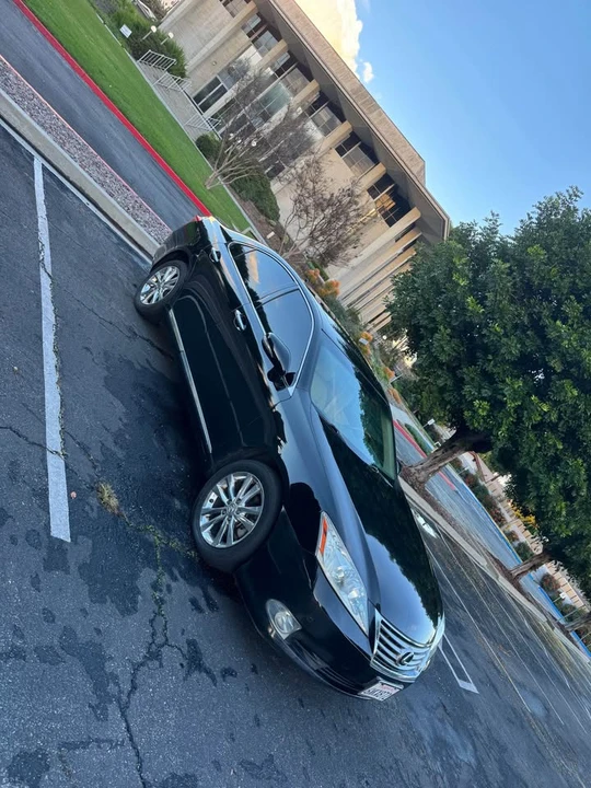 2010 Lexus ES 4th Gen - Image 2 of 6