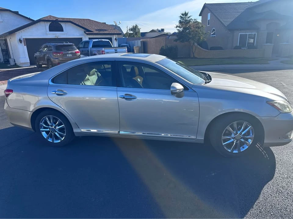 2010 Lexus ES 4th Gen - Image 3 of 5