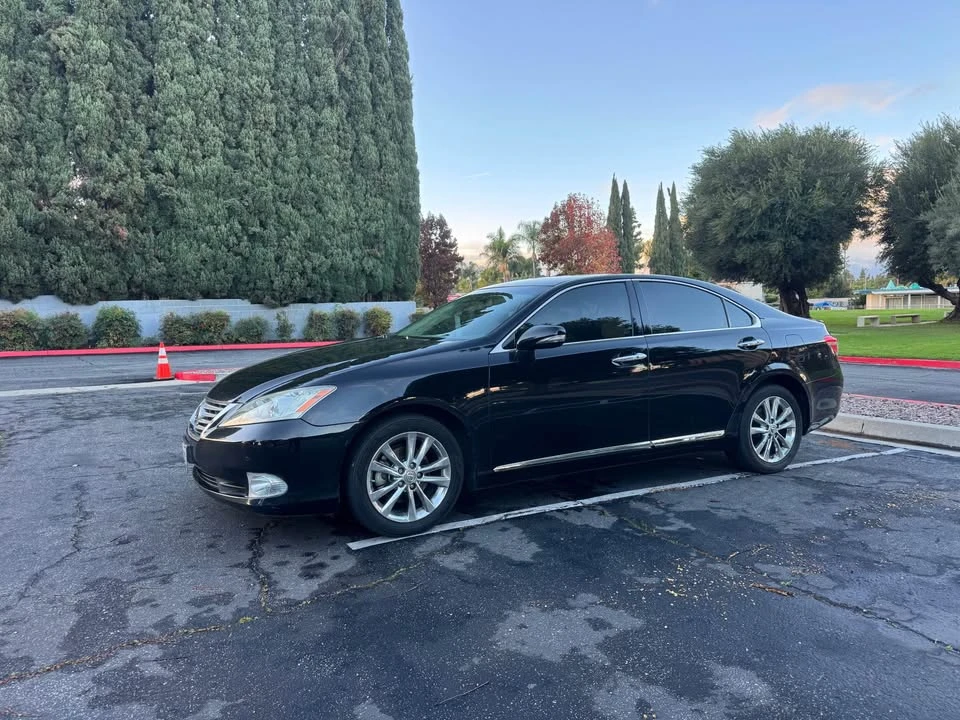 2010 Lexus ES 4th Gen - Image 3 of 6
