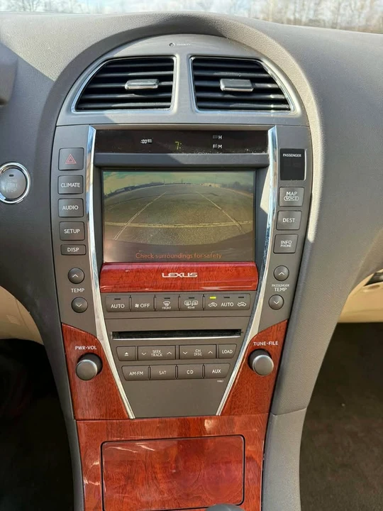 2010 Lexus ES 4th Gen - Image 8 of 15