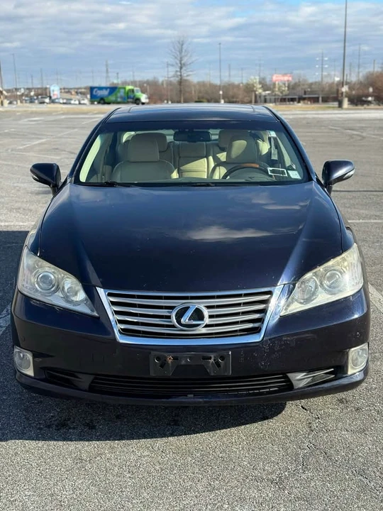 2010 Lexus ES 4th Gen - Image 2 of 15