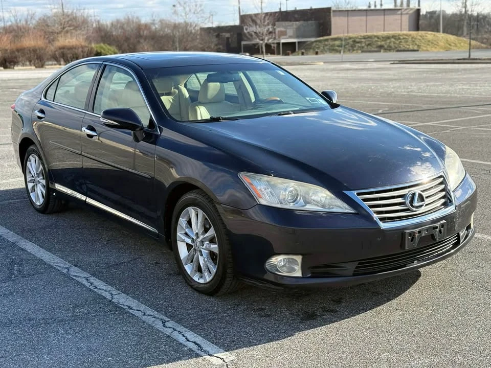 2010 Lexus ES 4th Gen - Image 3 of 15