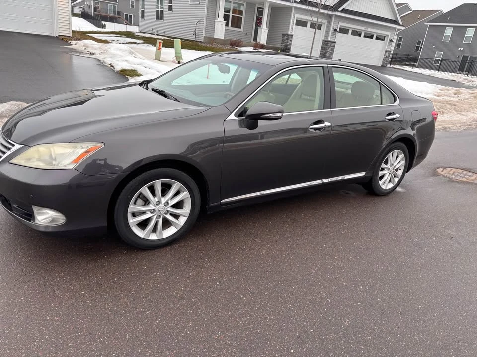 2010 Lexus ES 5th Gen - Image 5 of 19