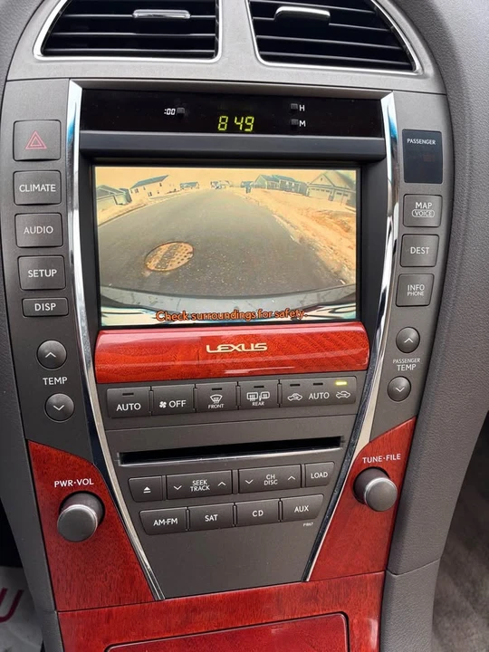 2010 Lexus ES 5th Gen - Image 15 of 19
