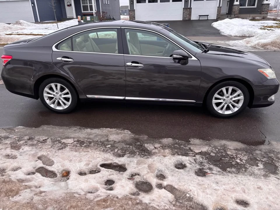 2010 Lexus ES 5th Gen - Image 8 of 19