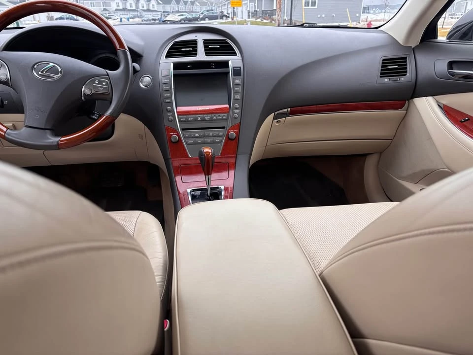 2010 Lexus ES 5th Gen - Image 13 of 19