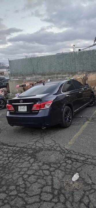 2010 Lexus ES 5th Gen - Image 3 of 12