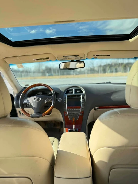 2010 Lexus ES 4th Gen - Image 14 of 15