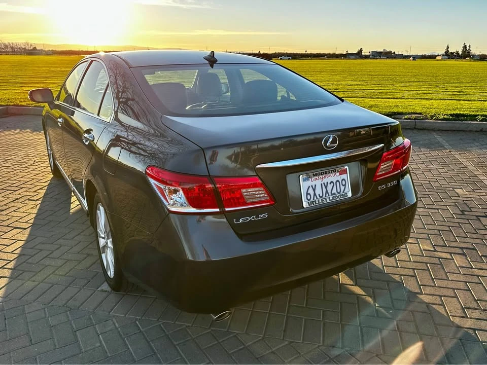 2010 Lexus ES 5th Gen - Image 4 of 10