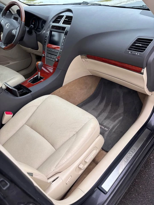 2010 Lexus ES 5th Gen - Image 11 of 19