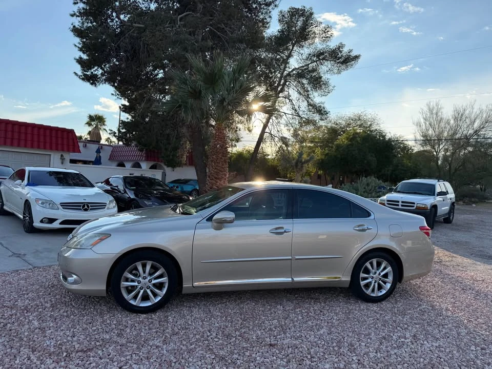 2010 Lexus ES 5th Gen - Image 2 of 12