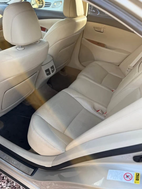 2010 Lexus ES 5th Gen - Image 10 of 12
