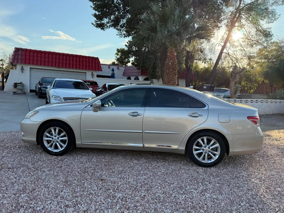 2010 Lexus ES 5th Gen - Image 8 of 12