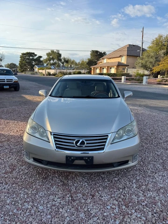 2010 Lexus ES 5th Gen - Image 3 of 12