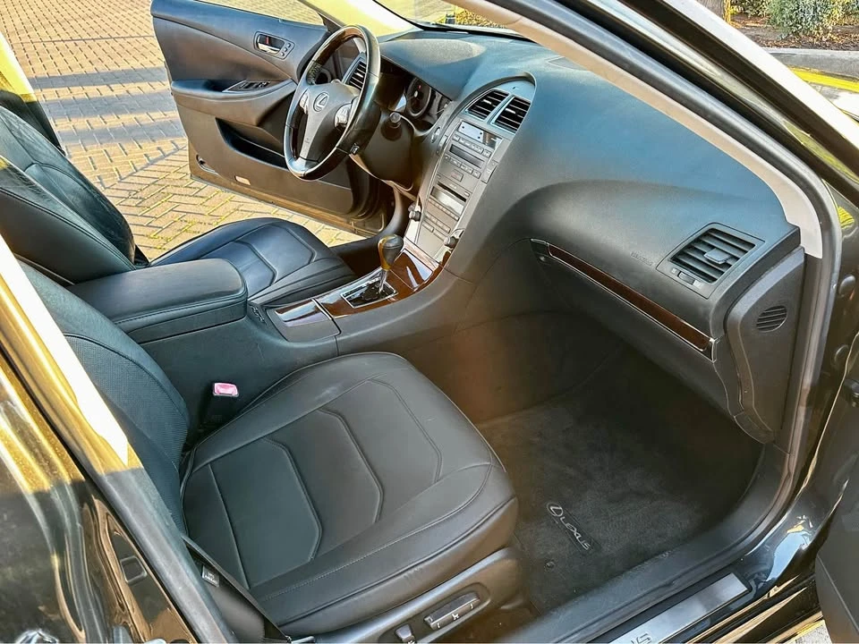 2010 Lexus ES 5th Gen - Image 9 of 10