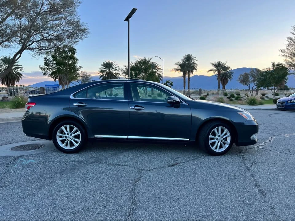 2010 Lexus ES 5th Gen - Image 2 of 20