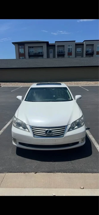 2010 Lexus ES 5th Gen - Image 2 of 14