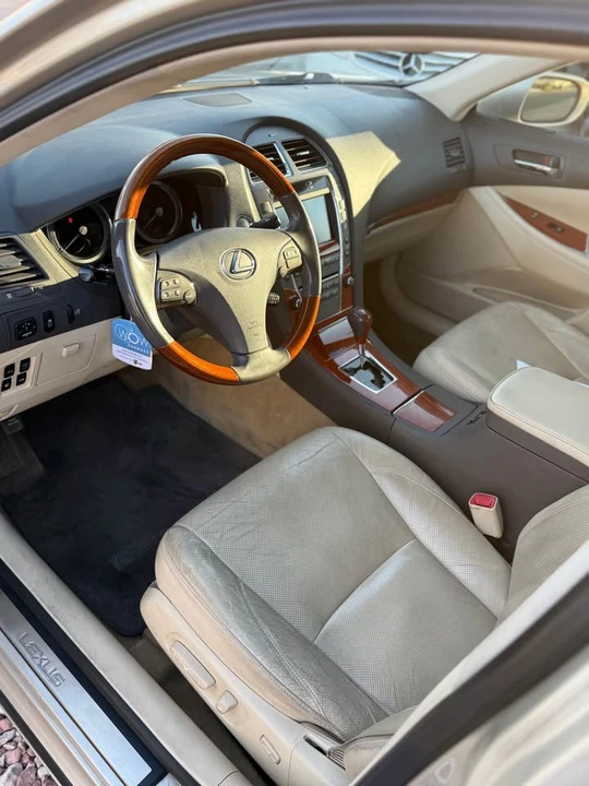 2010 Lexus ES 5th Gen - Image 9 of 12