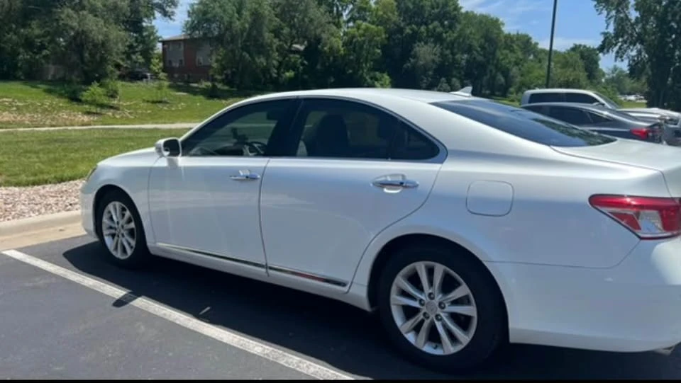 2010 Lexus ES 5th Gen - Image 12 of 14