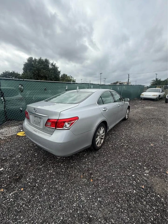 2010 Lexus ES 5th Gen - Image 4 of 4