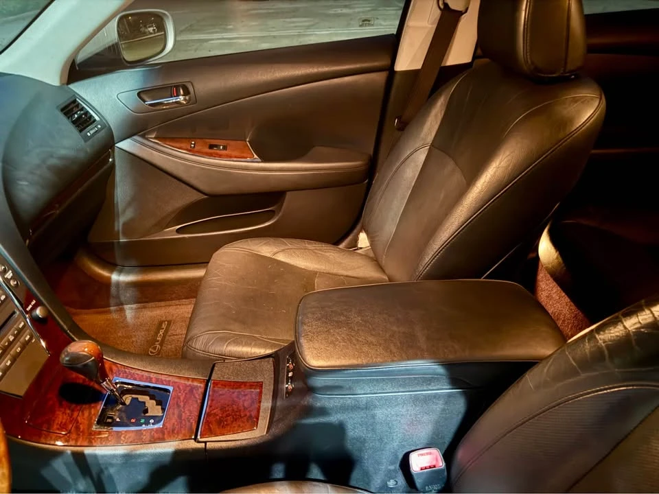 2010 Lexus ES 4th Gen - Image 8 of 9