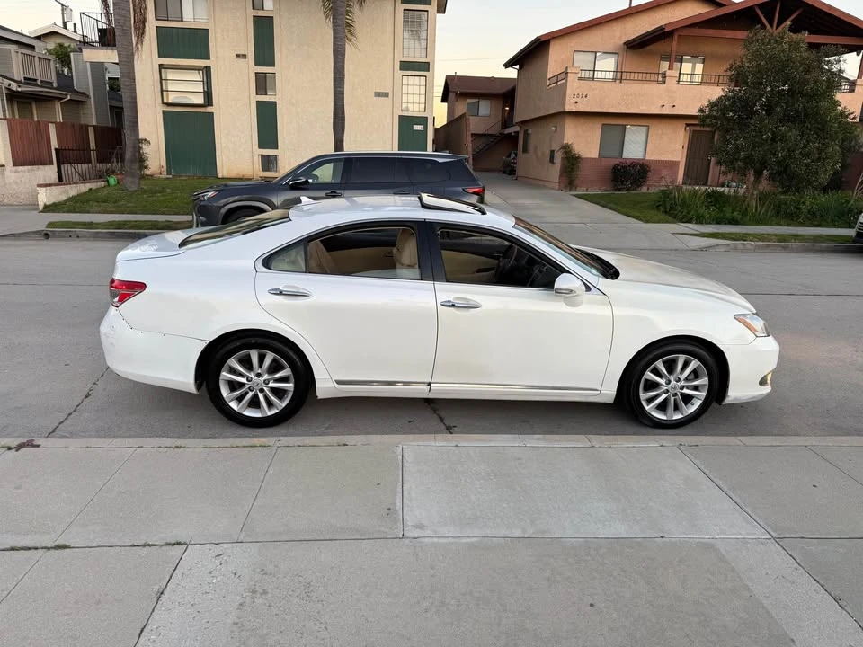2010 Lexus ES 5th Gen - Image 14 of 15