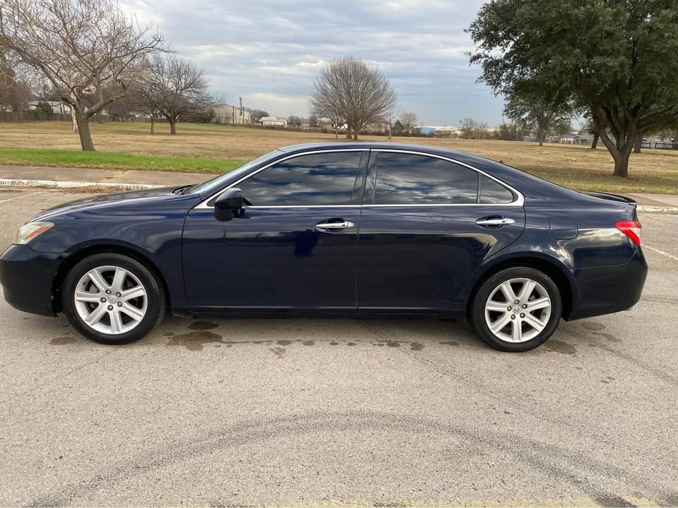 2010 Lexus ES 4th Gen - Image 3 of 12