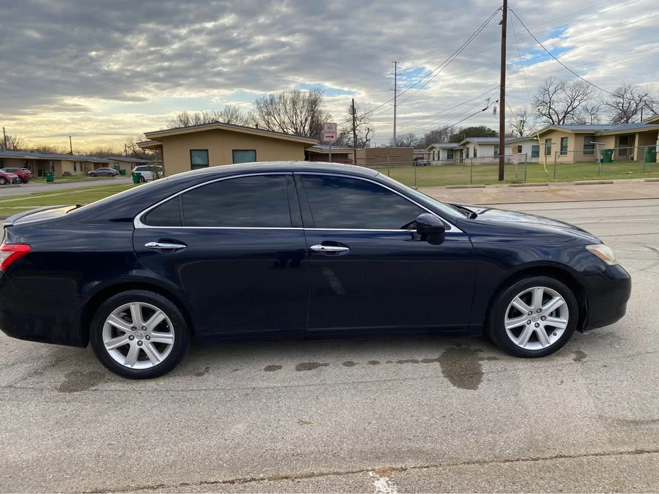 2010 Lexus ES 4th Gen - Image 4 of 12