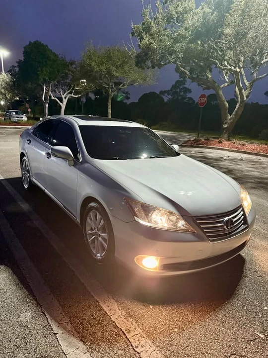 2010 Lexus ES 4th Gen - Image 5 of 9