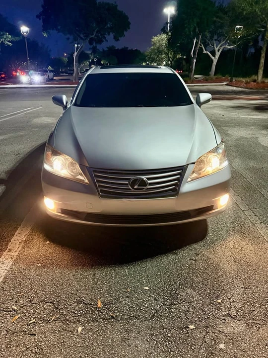 2010 Lexus ES 4th Gen - Image 2 of 9