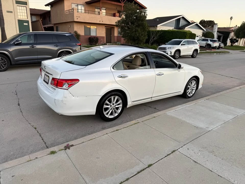 2010 Lexus ES 5th Gen - Image 4 of 15