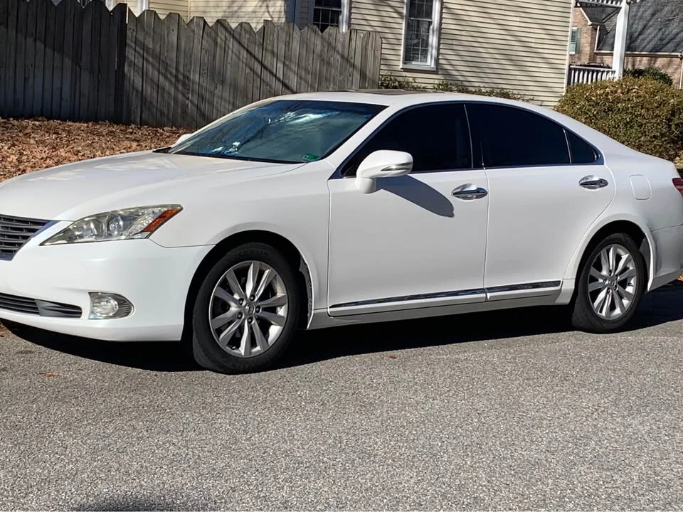 2010 Lexus ES 4th Gen - Image 2 of 9