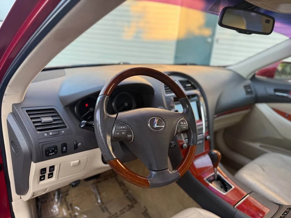 2010 Lexus ES 5th Gen - Image 11 of 15